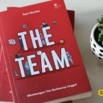 Buku THE TEAM Cara Membangun Tim Berkinerja Tinggi dari Nol